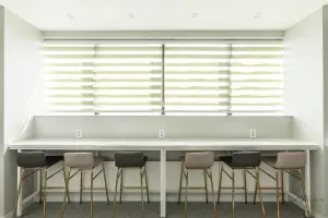 화이트톤 미니멀 스터디카페 E-RUDA 인테리어